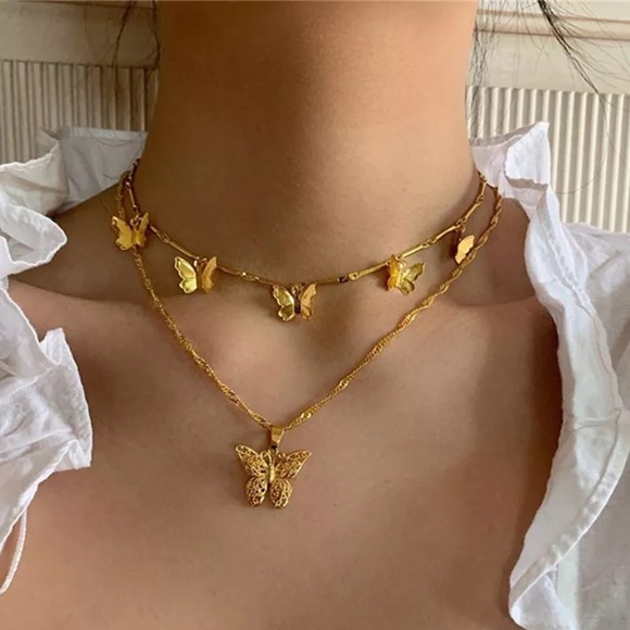Jewelry - NEW! rare gold butterfly necklace set 🦋